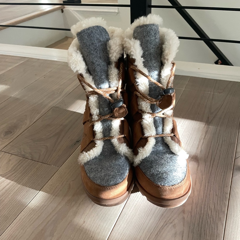 Sorel Wedge Fur Booties Size 9